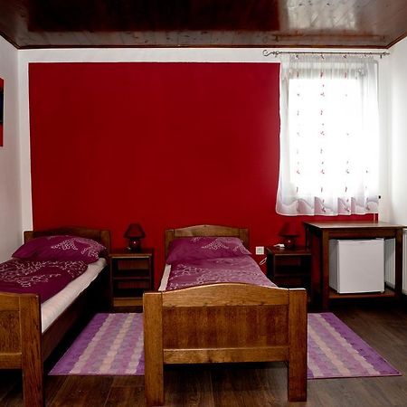 Guesthouse Pink Panther Udbina Ngoại thất bức ảnh